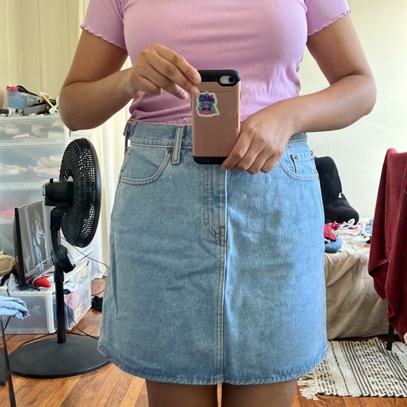 Levi’s denim skirt - Picture 3 of 3
